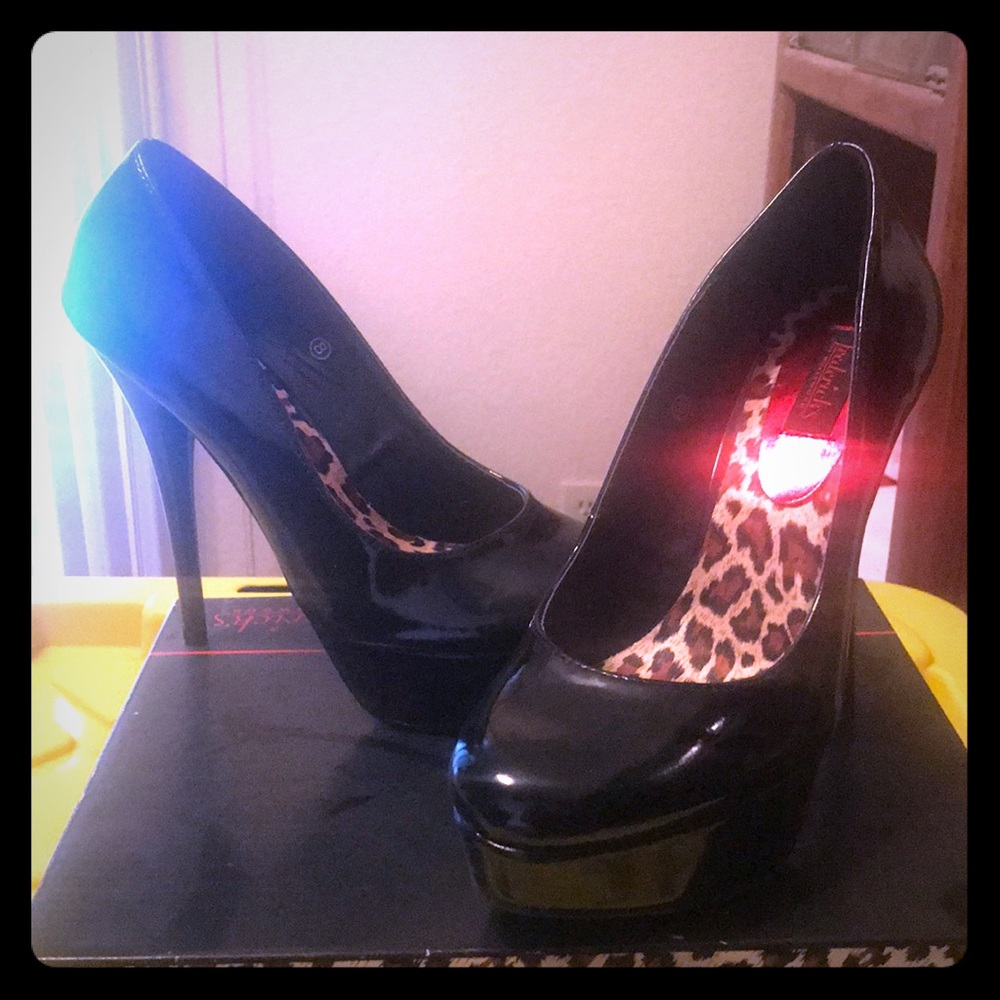 Fredericks of Hollywood high heeled pump